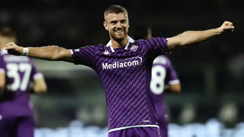Beltrán vuelve a Núñez: River tiene todo encaminado para su regreso 2 River llegó a un acuerdo con Fiorentina para repatriar a Lucas Beltrán. El Millonario pagará 7 millones de euros por el 50% del pase y solo restan detalles para concretar el regreso del delantero.