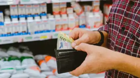 La crisis en números: el 13,8% de los argentinos queda sin dinero el 5 de cada mes y el 61% no llega al 20 crisis dinero