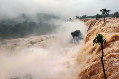 Rio Iguazu -Cataratas Crecida