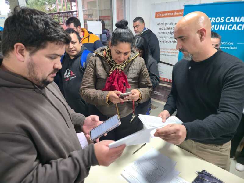 Energía de Misiones invertirá más de $800 millones para mejorar el servicio en Puerto Iguazú 4 Energía de Misiones iniciará una obra integral de más de 800 millones de pesos para fortalecer el servicio eléctrico en los barrios Nuevo Iguazú y Las Palmeras, en Puerto Iguazú.