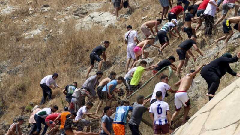 Ceuta pidió a España el cierre de la frontera con Marruecos por una ola migratoria sin precedentes espana 4 - 1