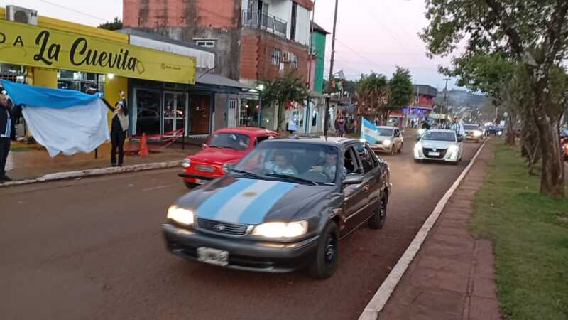 ¡Vamos nosotros! Así festejó Misiones el pase de la Selección Argentina a la final del Mundial 2026 7 festejos Misiones 18 - 6