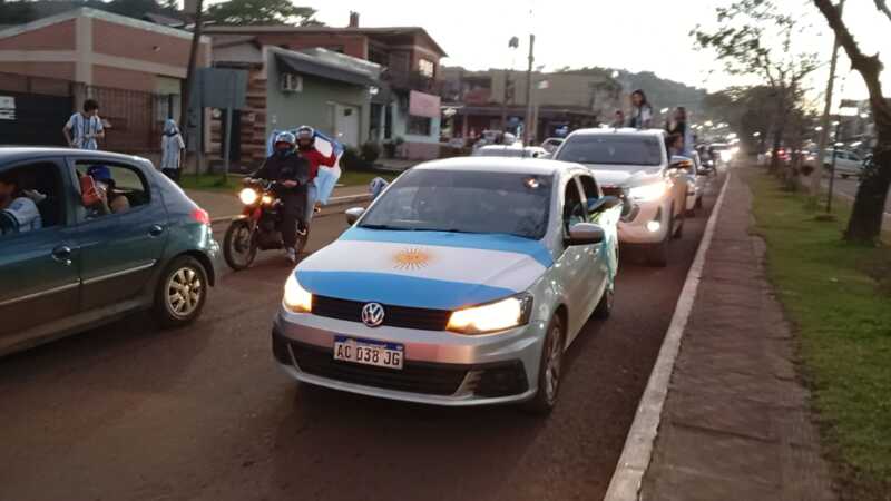 ¡Vamos nosotros! Así festejó Misiones el pase de la Selección Argentina a la final del Mundial 2026 35 festejos Misiones 4 - 34