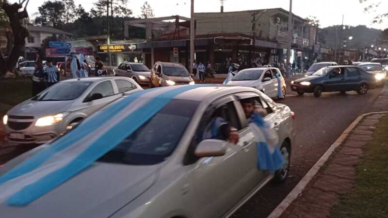 ¡Vamos nosotros! Así festejó Misiones el pase de la Selección Argentina a la final del Mundial 2026 37 festejos Misiones 5 - 36