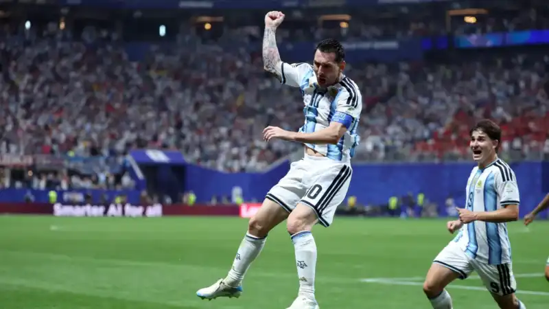 ¡Épica remontada!: Enzo Fernández le dio el triunfo y la clasificación a Argentina a los cuartos del Mundial 2 Argentina