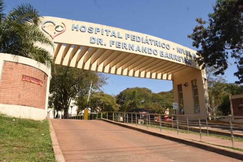 La madre que había abandonado el hospital junto a su bebé de siete meses fue localizada por la Policía y regresó voluntariamente al centro de salud.
