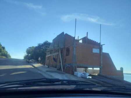 Candelaria: denuncian falta de controles municipales por la polémica obra sobre el río Paraná y apuntan al Ejecutivo candelaria rio parana hotel