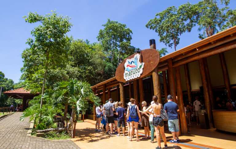 Suspendieron Macuco Safari tras el vuelco de una embarcación que dejó un turista muerto en Brasil 4 macucosafari - 3