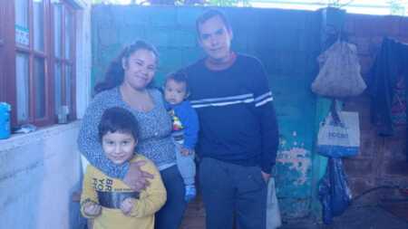 Venden alfajores y rifas para pagar la cirugía de un niño con hipertrofia de adenoides en Posadas luciano Posadas adenoides