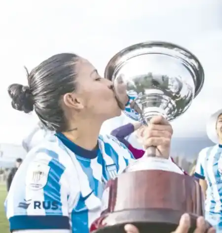 "Es como el triunfo de una hija": la emoción del primer formador de Milagros Otazú tras el título con Racing duarte otazú
