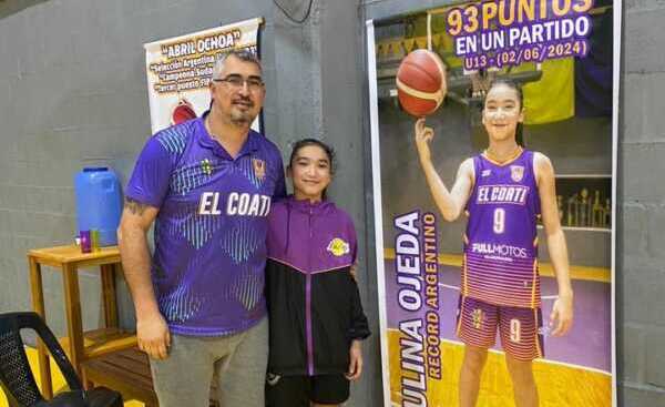 Con apenas 13 años, la misionera Paulina Ojeda ya es considerada una de las mayores promesas del básquet argentino. Su padre, Silvio Ojeda, explicó por qué la familia decidió mudarse a Brasil, cómo fue el histórico partido de los 93 puntos y cuáles son los sueños de la joven que apunta a la élite mundial.