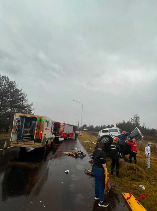 Fatal despiste en la Ruta 12: un fallecido y dos heridos en Candelaria 3 Tres personas quedaron atrapadas tras un despiste en Candelaria: una murió y dos fueron hospitalizadas