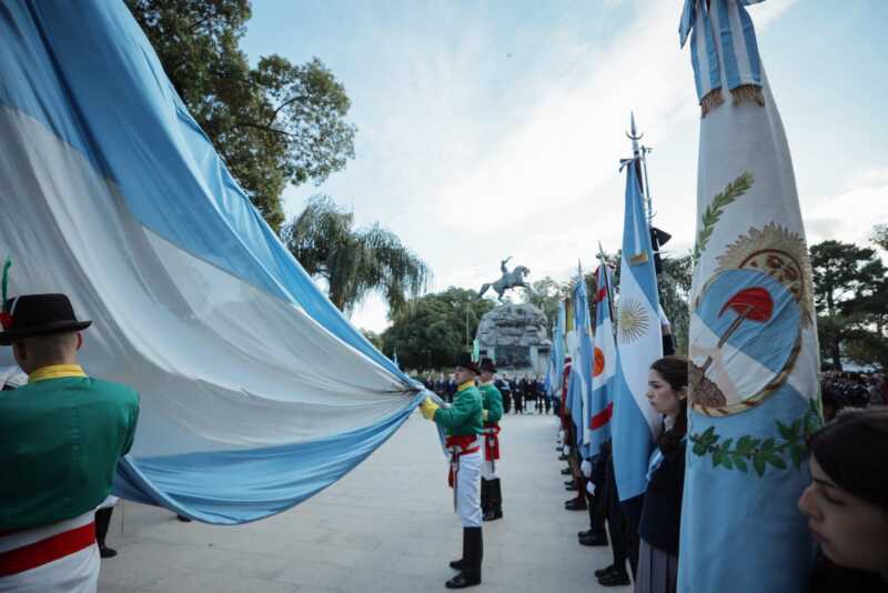 Juan Pablo Valdés llamó a construir “una Argentina más justa e igualitaria” durante el acto por el Día de la Independencia en Corrientes 7 valdes corrientes1 - 6
