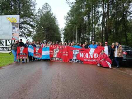 “El endeudamiento ronda el 85% del salario”: docentes y trabajadores de salud reclaman a entidades financieras 772873264 27764937246468513 1760249699528900297 n - 3