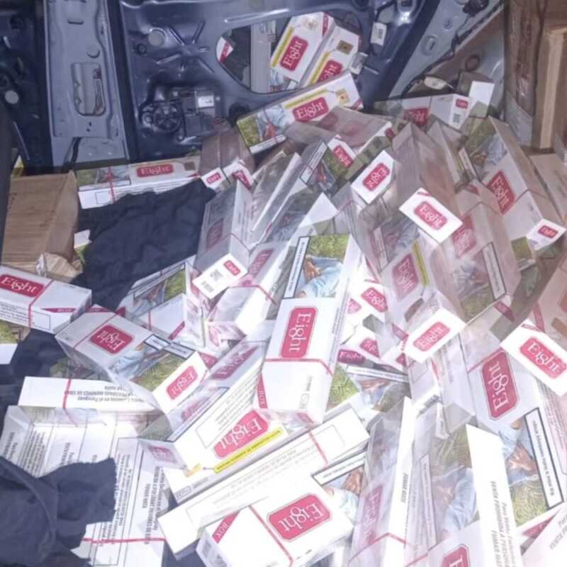 Apóstoles: encontraron un auto robado con $13 millones en cigarrillos de contrabando 1 Cigarrillo