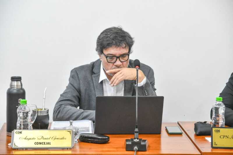 Daniel González rechazó un acercamiento de la UCR con Passalacqua: “¿Para qué vamos a sumarnos a los que ya estuvieron?” 3 Daniel Gonzalez 2 - 2