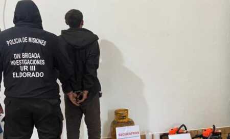 Estaba detenido para averiguar sus antecedentes y terminó vinculado a un robo con boquete en una ferretería de Eldorado La investigación por un robo en una ferretería de Eldorado permitió recuperar parte de las herramientas sustraídas, entre ellas dos motosierras.