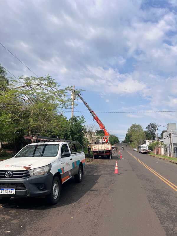 Temporal: Energia de Misiones trabaja para restablecer el servicio en las zonas afectadas Energia
