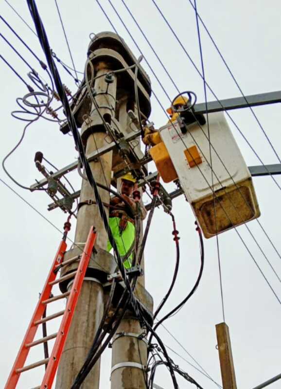 Temporal: Energia de Misiones trabaja para restablecer el servicio en las zonas afectadas 2 Energia
