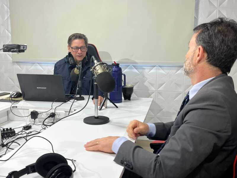Endeudamiento y embargos: el Colegio de Abogados de Misiones recomienda acudir a la Justicia 6 Forastier en Radio Up 3 - 5