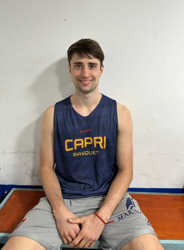 CAPRI apunta al Pre Federal con una base conocida y dos caras nuevas 5 CAPRI se prepara para el Pre Federal con Eduardo Díaz como entrenador. El Azzurro mantiene una base, suma juveniles y dos incorporaciones.