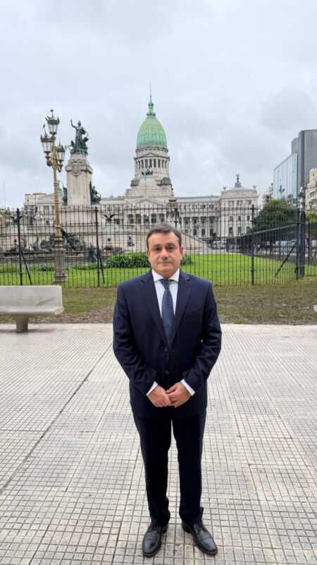 Herrera Ahuad: “Buscaremos abrir un camino del diálogo” entre Argentina y Brasil 1 Oscar Herrera Ahuad viajará a Brasilia junto a legisladores de distintos espacios políticos para impulsar canales de diálogo entre Argentina y Brasil.