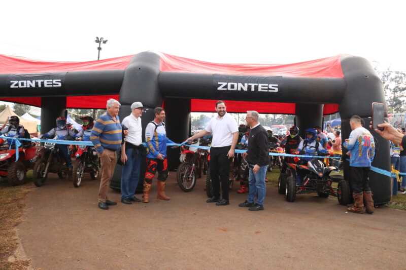 La décima Trilla y Enduro La Piara reunió a unos 1.400 pilotos en Leandro N. Alem y generó movimiento en alojamientos, gastronomía, comercios y turismo.