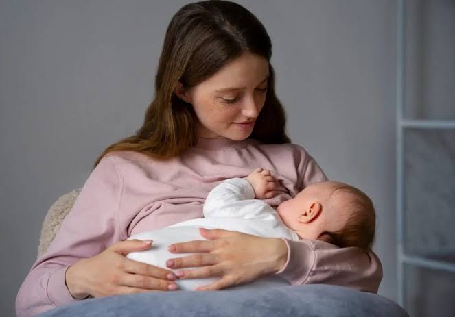 Lactancia materna: por qué recomiendan mantenerla hasta los dos años o más Natal La pediatra y neonatóloga Fanny Almeida habló en Arriba la Radio sobre la Semana Mundial de la Lactancia Materna, desmintió mitos y explicó por qué la leche materna es el mejor alimento para los bebés.