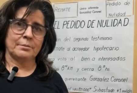 Los cuestionamientos planteados por Caravaca Llamas constituyen denuncias y apreciaciones de la entrevistada, cuya veracidad y alcance deberán determinarse a partir de las actuaciones judiciales correspondientes.