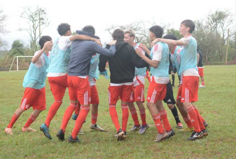 Misiones ya tiene a sus 15 representantes para la Youth Cup Mundial 2 Tras la instancia provincial disputada en Posadas, quedaron definidos los 15 futbolistas misioneros que buscarán un lugar en la delegación argentina para disputar la Youth Cup Mundial en Alemania.