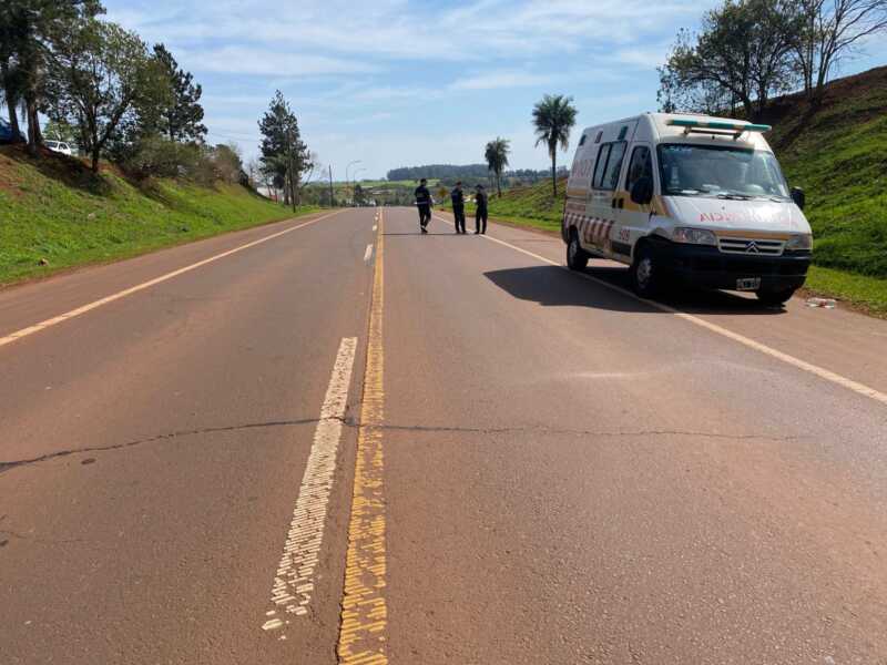 Motociclista sufrió lesiones de consideración tras chocar con una ambulancia en la Ruta 14 1 La motociclista fue trasladada al Hospital SAMIC de Oberá tras sufrir lesiones de consideración en el impacto.