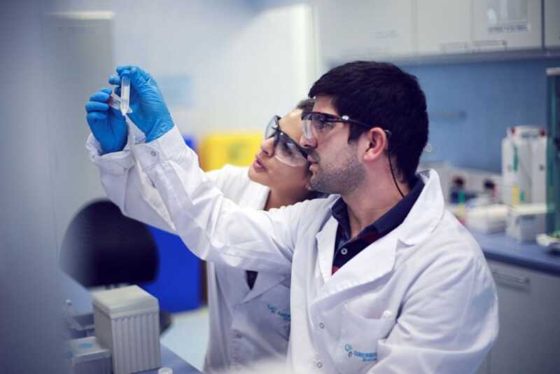 Nanopartículas activadas por luz podrían mejorar la cirugía contra el glioblastoma Nano