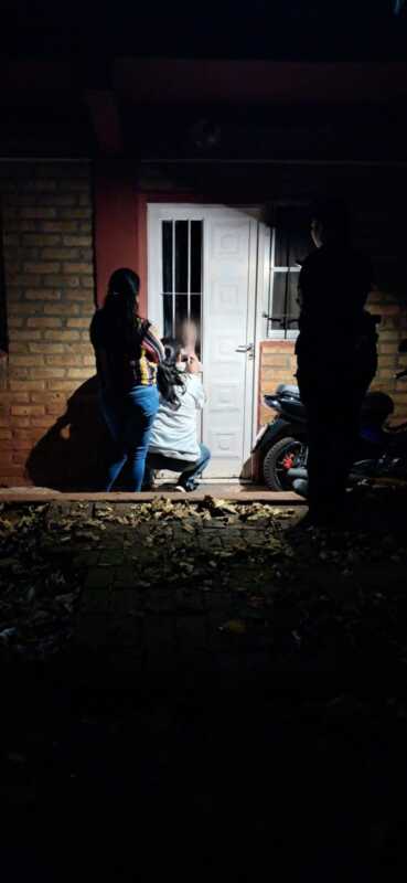 Niña de 6 años fue resguardada tras ser hallada sola en un departamento de Oberá Niña