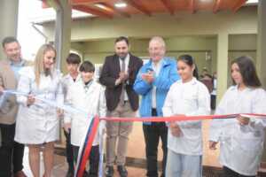 Passalacqua y Sebely inauguraron dos nuevas aulas en una escuela de Alem Passalacqua