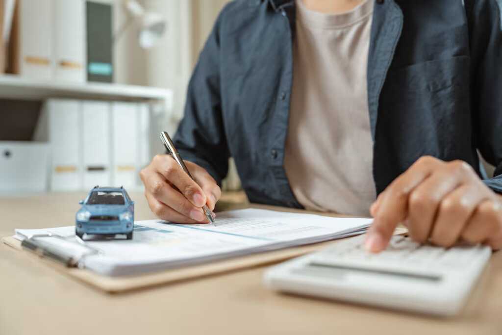Patentamiento de autos cayó 30,6% en julio y concesionarias reclaman incentivos fiscales para impulsar las ventas Patentamiento auto