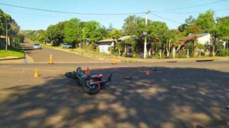 Buscan en Posadas al conductor de un Fiat Palio que chocó a un motociclista y escapó Posadas