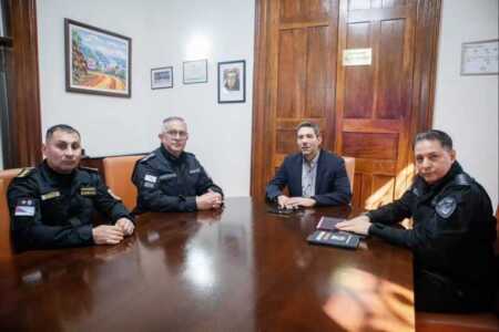 La Policía de Misiones oficializó a Maslowski como subjefe y a González como director de Seguridad Puse formalmente en funciones al Comisario General Raul Maslowski como nuevo Subjefe de la @pol 1 - 2