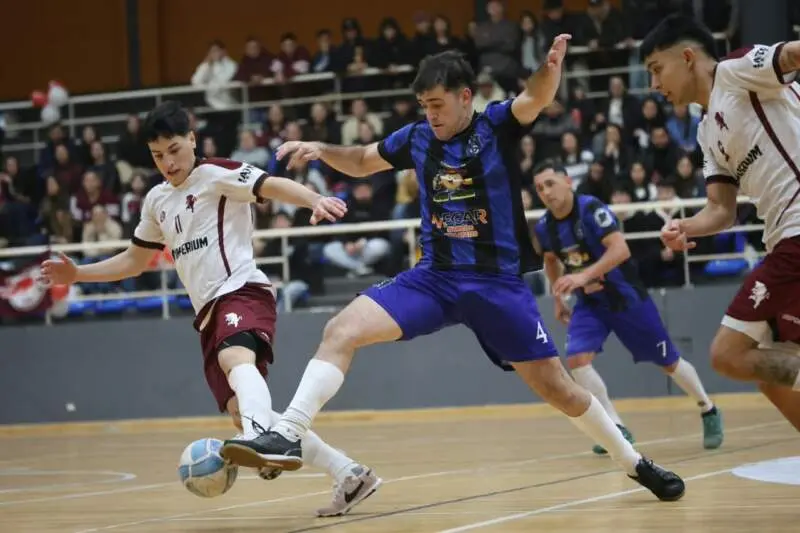 Torino hizo historia: campeón nacional de futsal y ascenso a la División de Honor 2027 4 Torino hizo historia, venció 2-0 a Bañado Norte y se consagró campeón de la Copa de Oro Norte. El equipo misionero ascendió a la División de Honor 2027.