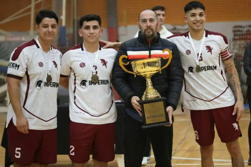 Torino hizo historia: campeón nacional de futsal y ascenso a la División de Honor 2027 2 Torino hizo historia, venció 2-0 a Bañado Norte y se consagró campeón de la Copa de Oro Norte. El equipo misionero ascendió a la División de Honor 2027.