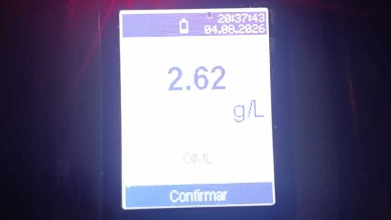detuvieron a un conductor que chocó contra una metalúrgica y dio 2,62 g/L de alcohol en sangre