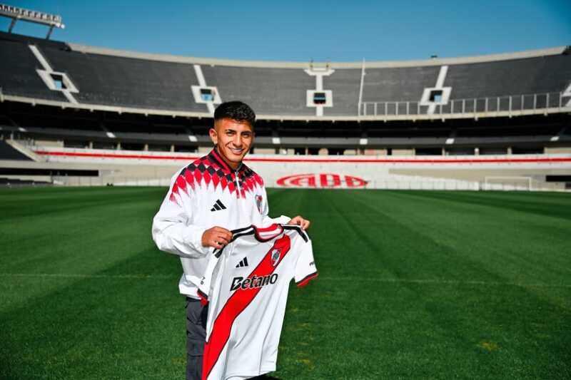 River oficializó la llegada de Thiago Almada y cerró el pase más caro de la historia del fútbol argentino River presentó a Thiago Almada
