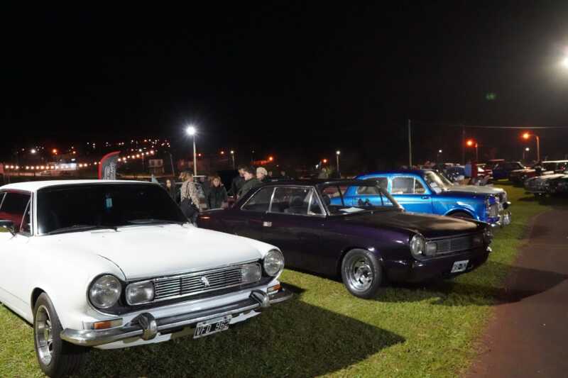 Más de 200 autos y una gran convocatoria en el Encuentro Internacional de Autos en Alem Encuentro Internacional de Autos en Alem