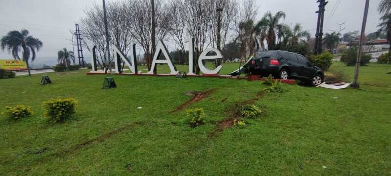 Perdió el control y terminó despistando sobre la Ruta 14 en Alem 4 WhatsApp Image 2026 08 11 at 18.39.58 - 3