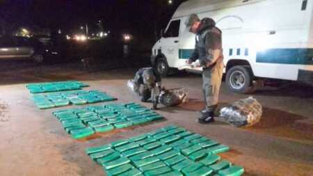 Gendarmería secuestró más de 244 kilos de marihuana tras una persecución en la Ruta 12 gendarmería incautó 244 kilos de marihuana