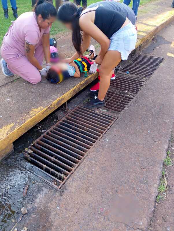 Choque entre un auto y una moto dejó tres heridos, entre ellos una niña de 4 años 3 WhatsApp Image 2026 08 26 at 18.35.10 1 - 2