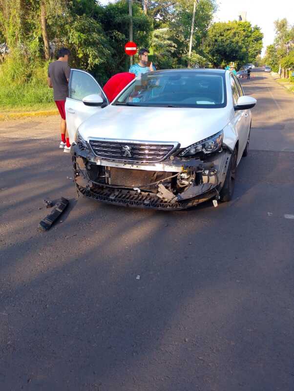 Choque entre un auto y una moto dejó tres heridos, entre ellos una niña de 4 años 5 WhatsApp Image 2026 08 26 at 18.35.11 - 4