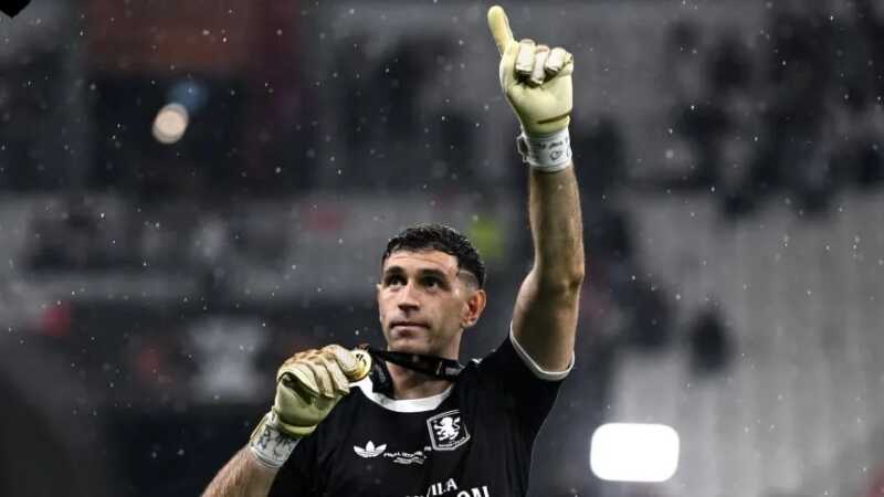 Dibu Martínez deja Aston Villa y será nuevo arquero del Chelsea 2 WhatsApp Image 2026 08 27 at 20.05.12 - 1