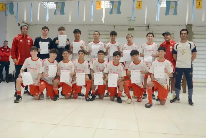 Misiones ya tiene a sus 15 representantes para la Youth Cup Mundial 3 Tras la instancia provincial disputada en Posadas, quedaron definidos los 15 futbolistas misioneros que buscarán un lugar en la delegación argentina para disputar la Youth Cup Mundial en Alemania.
