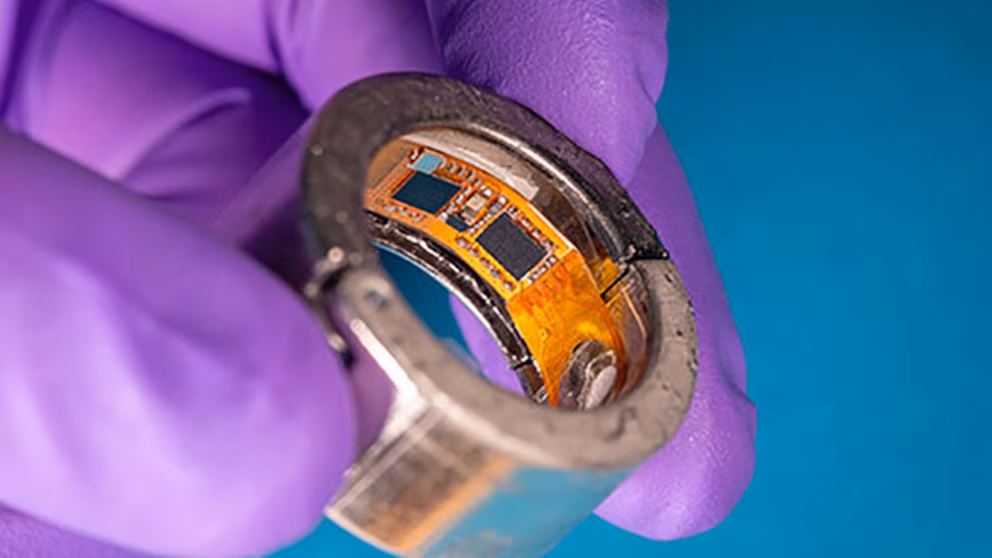 Investigadores desarrollan un anillo inteligente para medir glucosa y alcohol