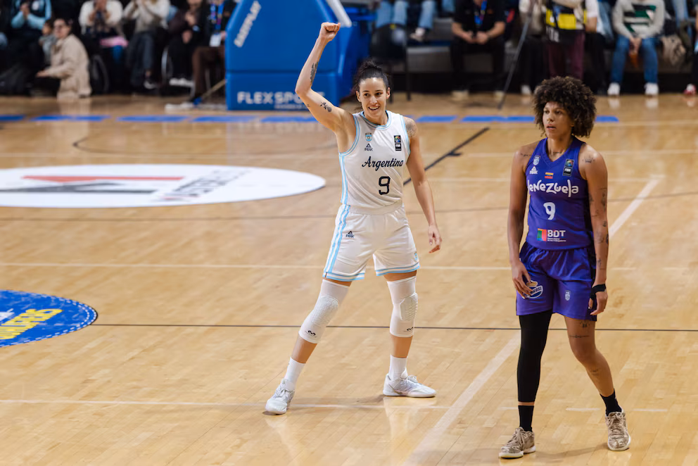 Argentina se consagró campeona invicta del Sudamericano de básquet femenino 4 Argentina venció 53-44 a Venezuela y se consagró campeona invicta del Sudamericano de básquet femenino en Zárate.